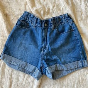 GAP 3” Shorts - Size:6